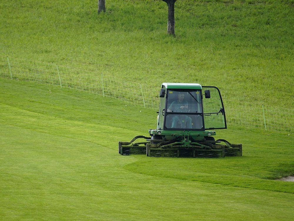 greenkeeping-7182082_1280