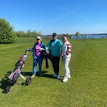 Montagsgolfer starten mit starkem Teilnehmerfeld und spannender Entscheidung in die neue Saison