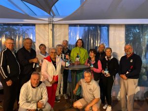 Herren laden die Damen ein